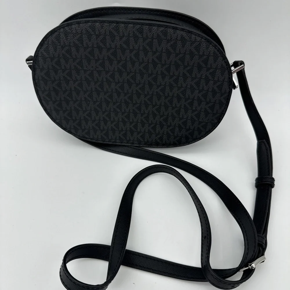 Michael Kors Black Saffiano Leather Jet Set Travel OVAL Crossbody Bag Purse EUC‎